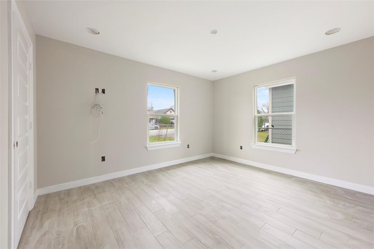 Empty room, Interior, Recessed Lighting, Wood Texture Flooring
