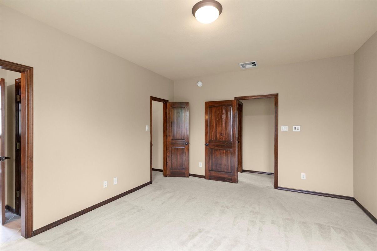 Empty room, Interior