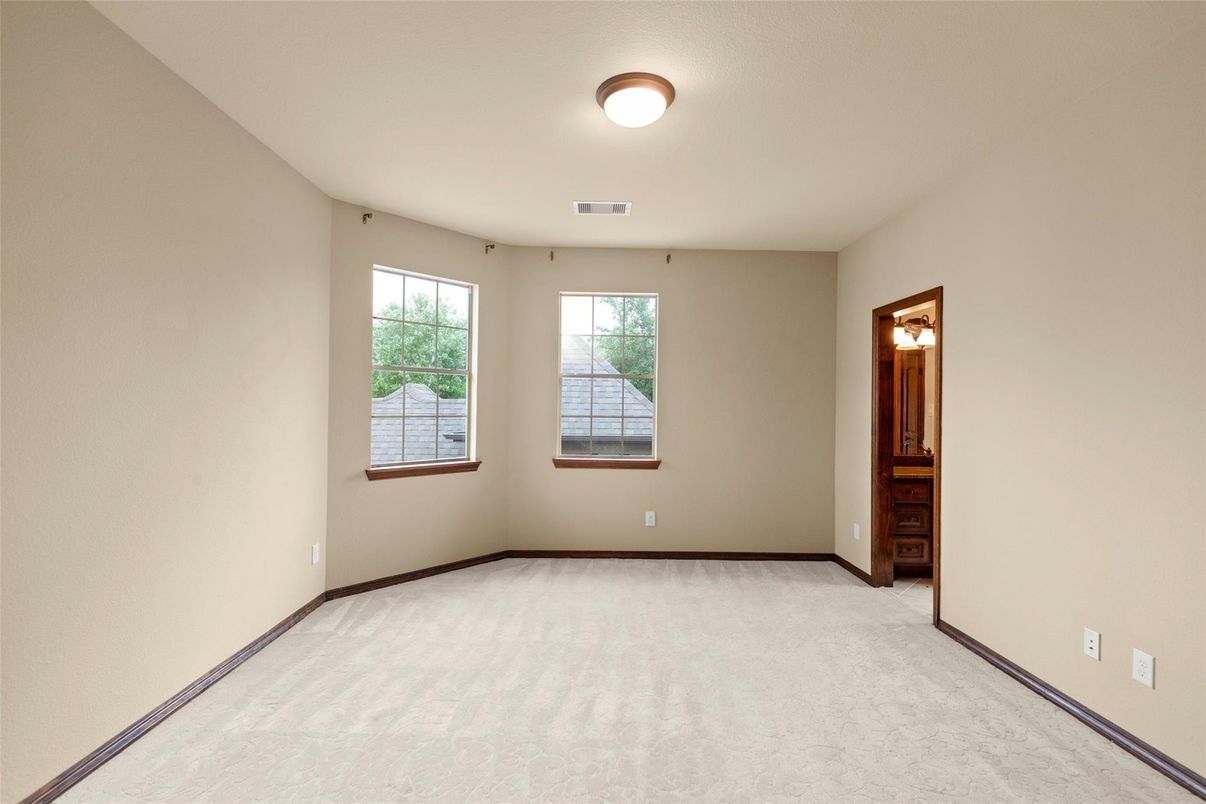 Empty room, Interior
