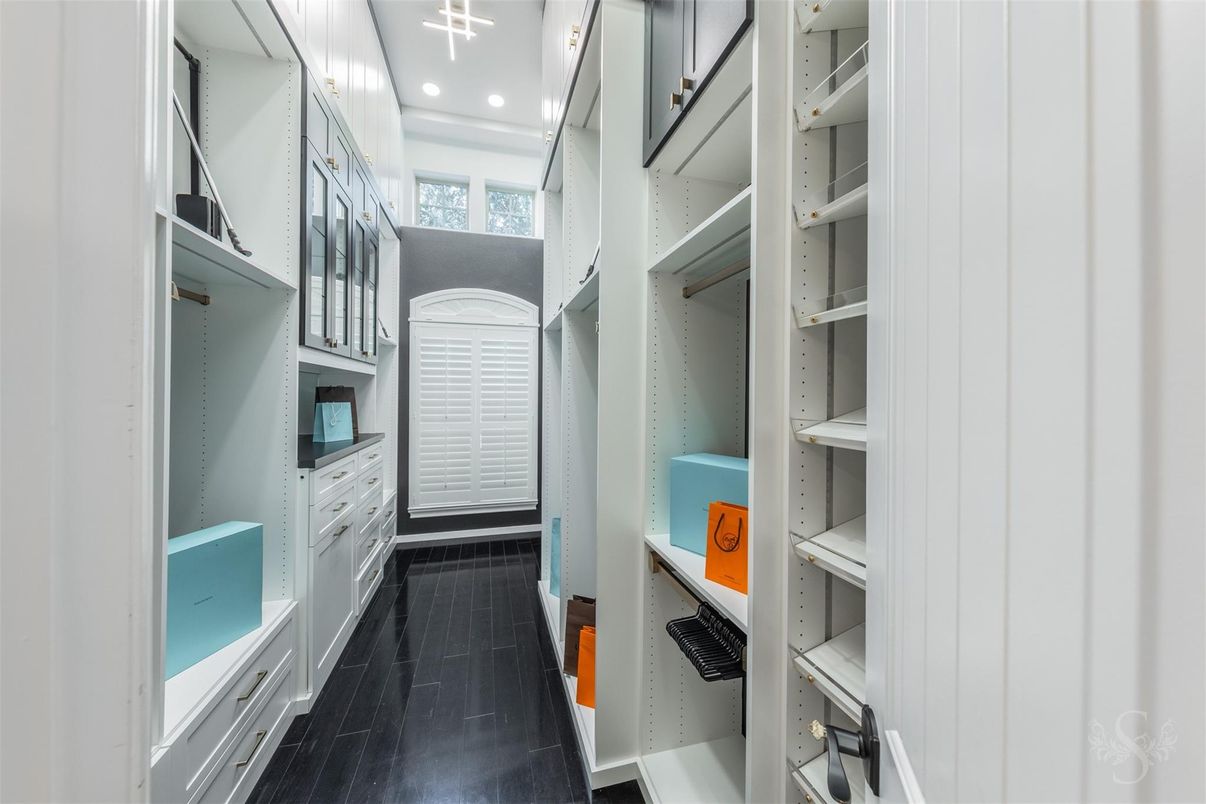 Interior, Recessed Lighting, Walk-in Closets