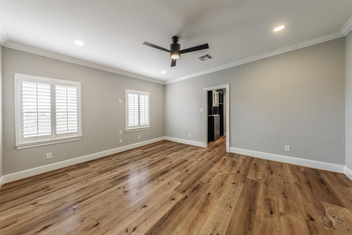 Empty room, Interior, Recessed Lighting, Wood Texture Flooring