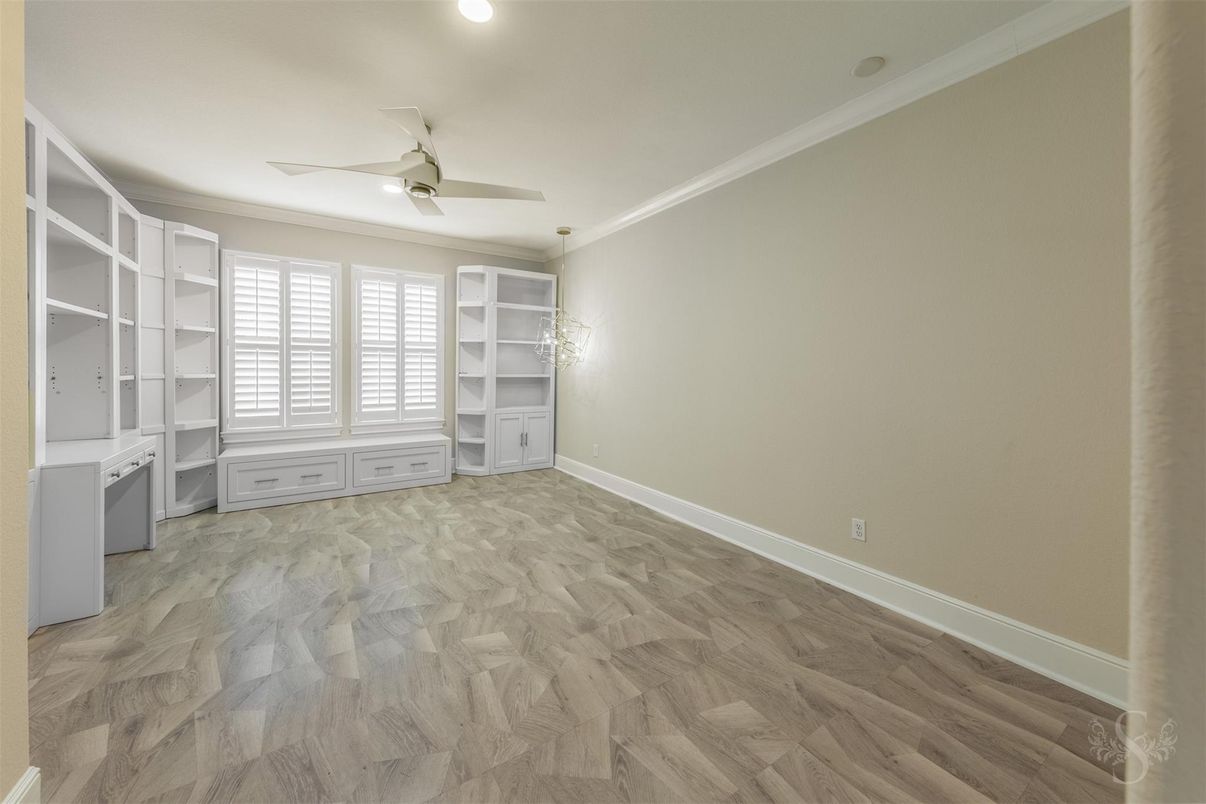 Empty room, Interior, Recessed Lighting, Wood Texture Flooring