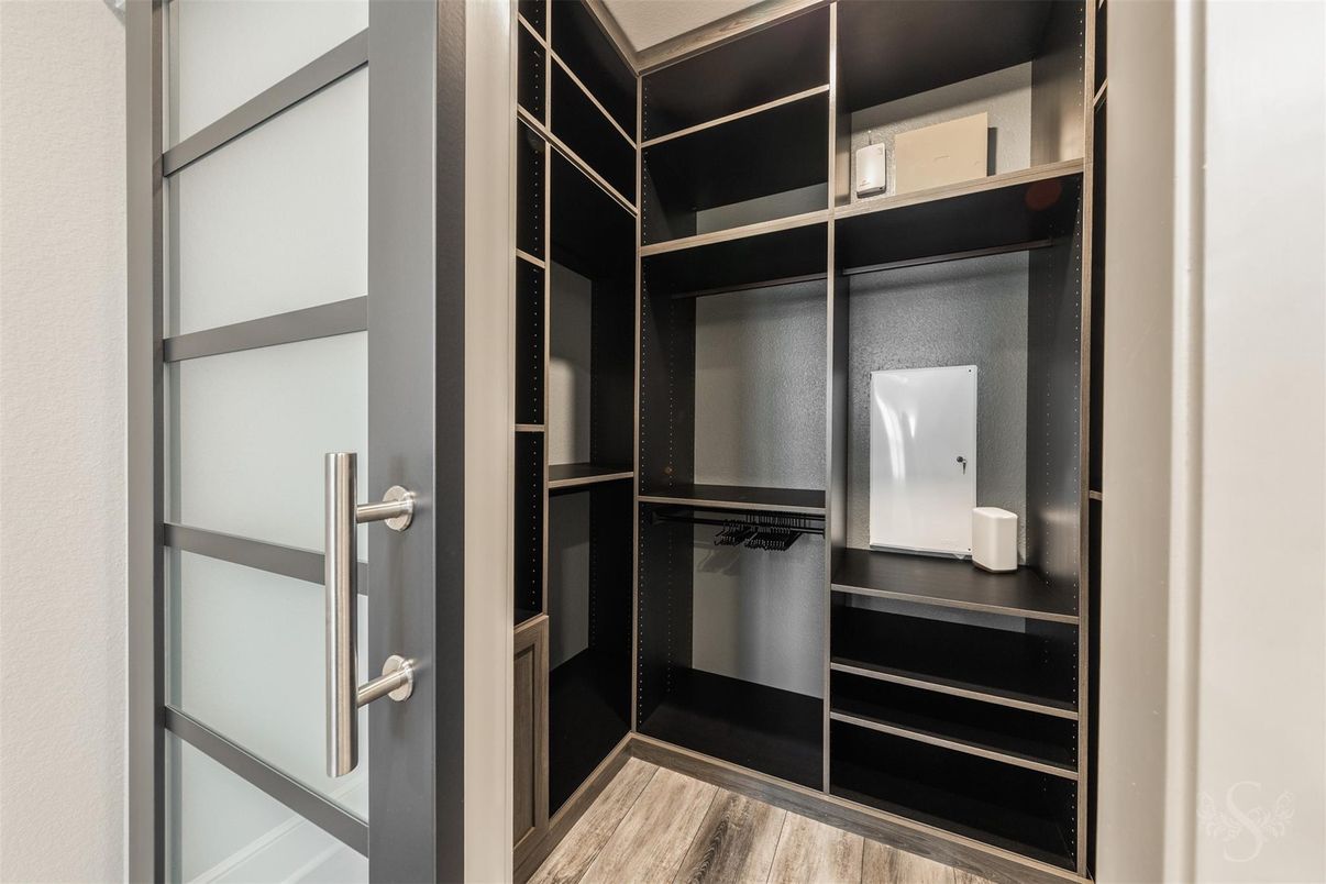 Interior, Walk-in Closets, Wood Texture Flooring