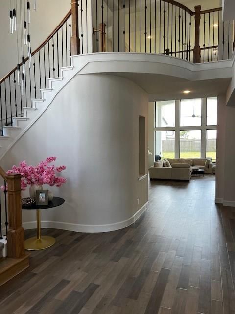 Interior, Pendant Lights, Wood Texture Flooring