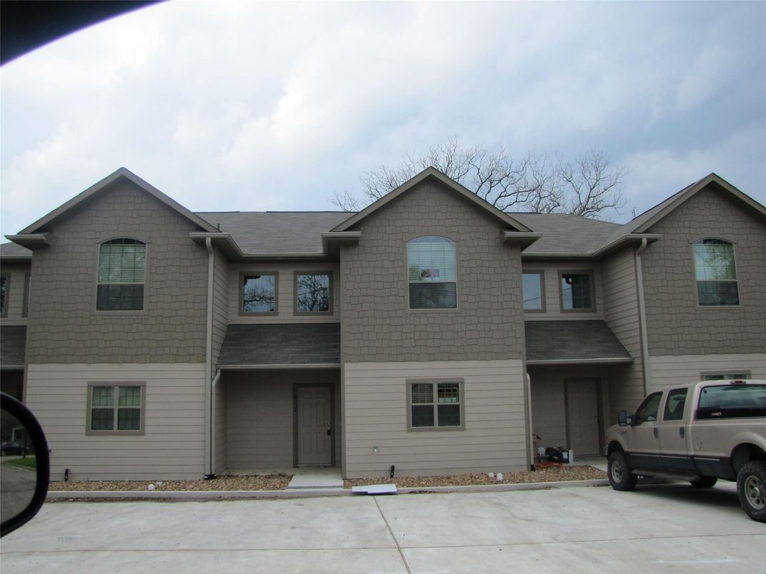 Exterior, Facade, Rowhouse