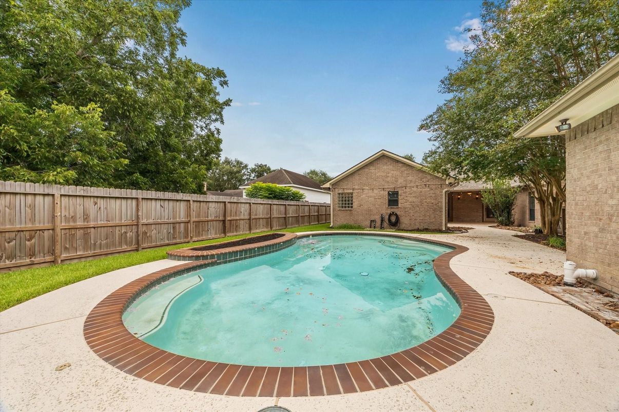 Exterior, Pool