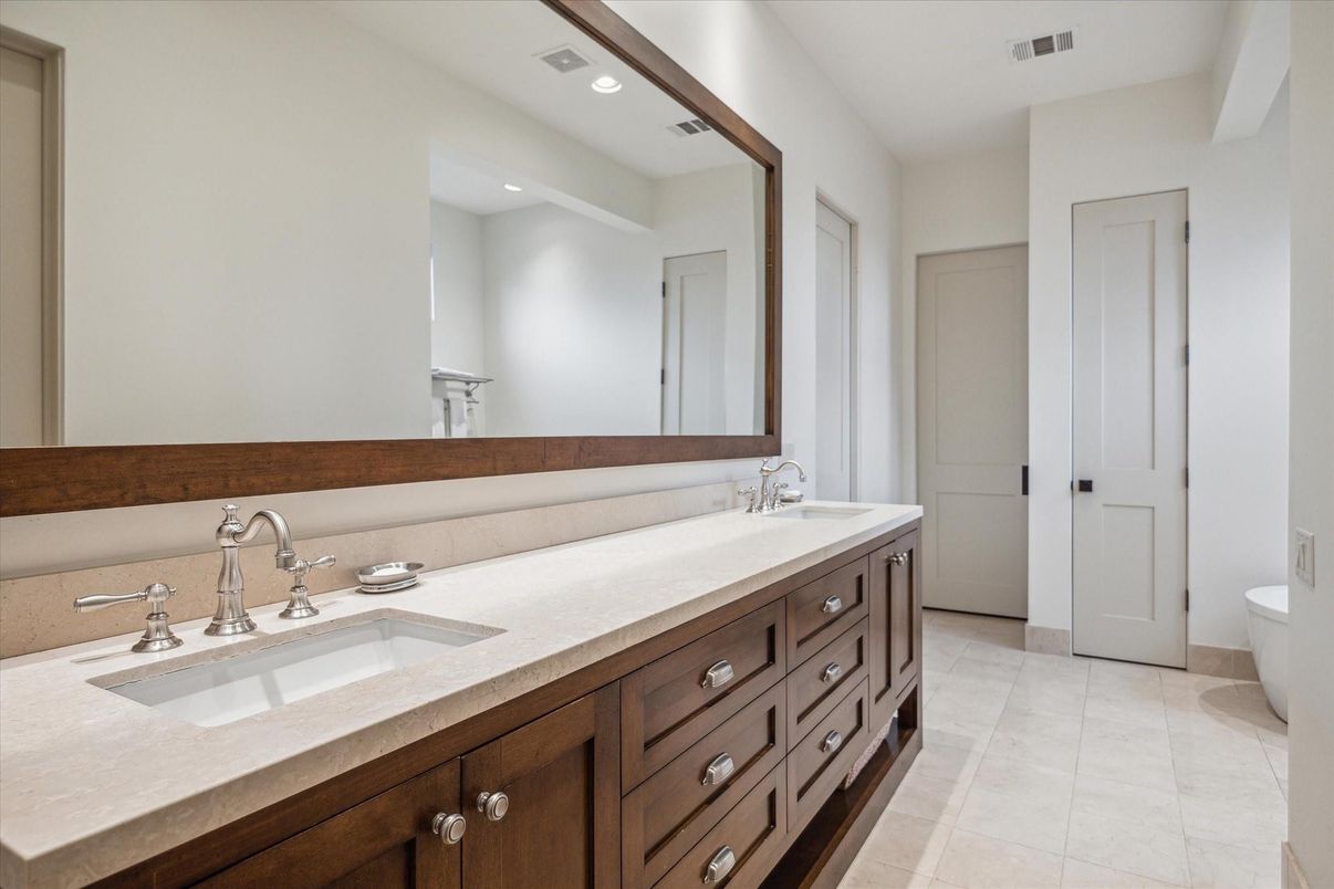 Bathroom, Dual Sink Vanities, Interior, Recessed Lighting