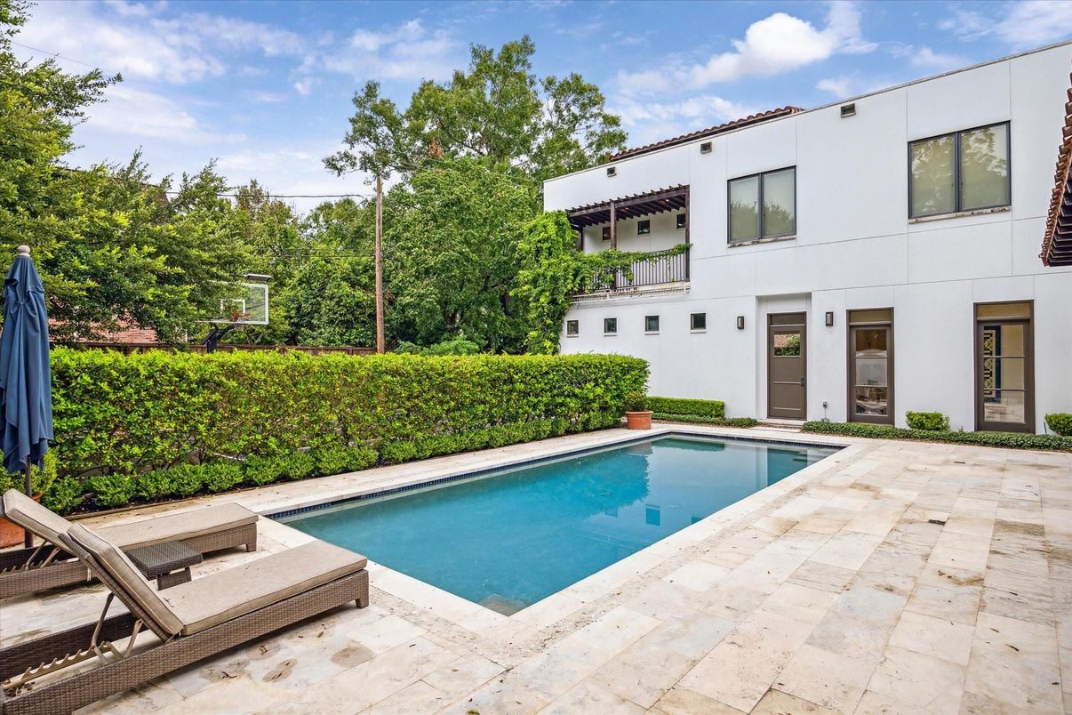 Exterior, Pool