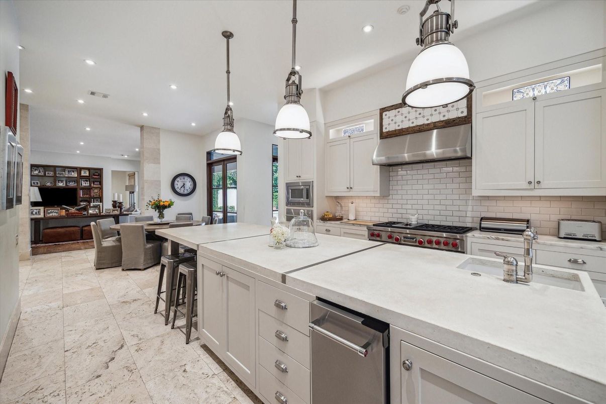 Dining room, Interior, Kitchen, Pendant Lights, Recessed Lighting, Stainless Steel Appliances
