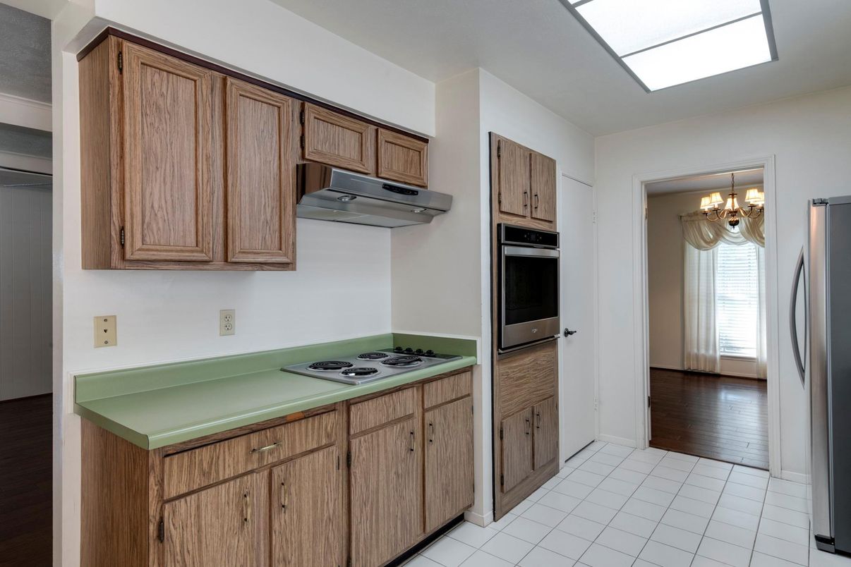 Chandelier, Interior, Kitchen, Wood Texture Flooring
