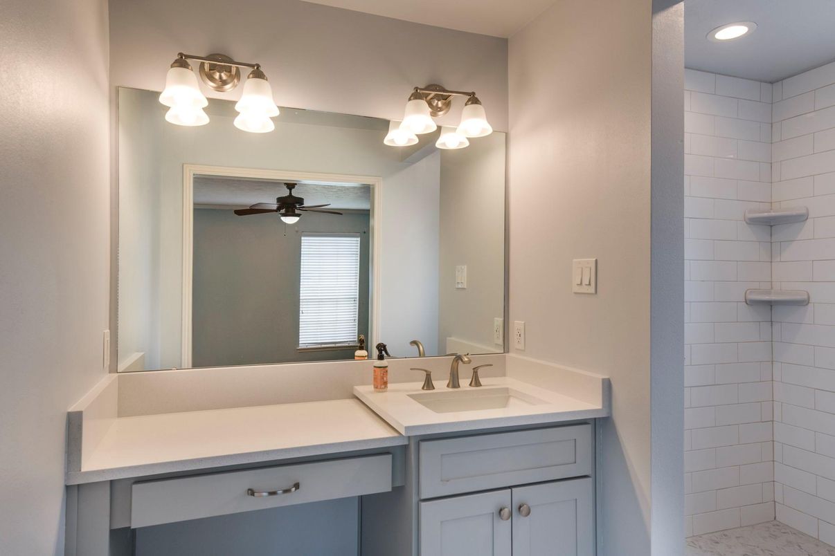 Bathroom, Interior, Recessed Lighting