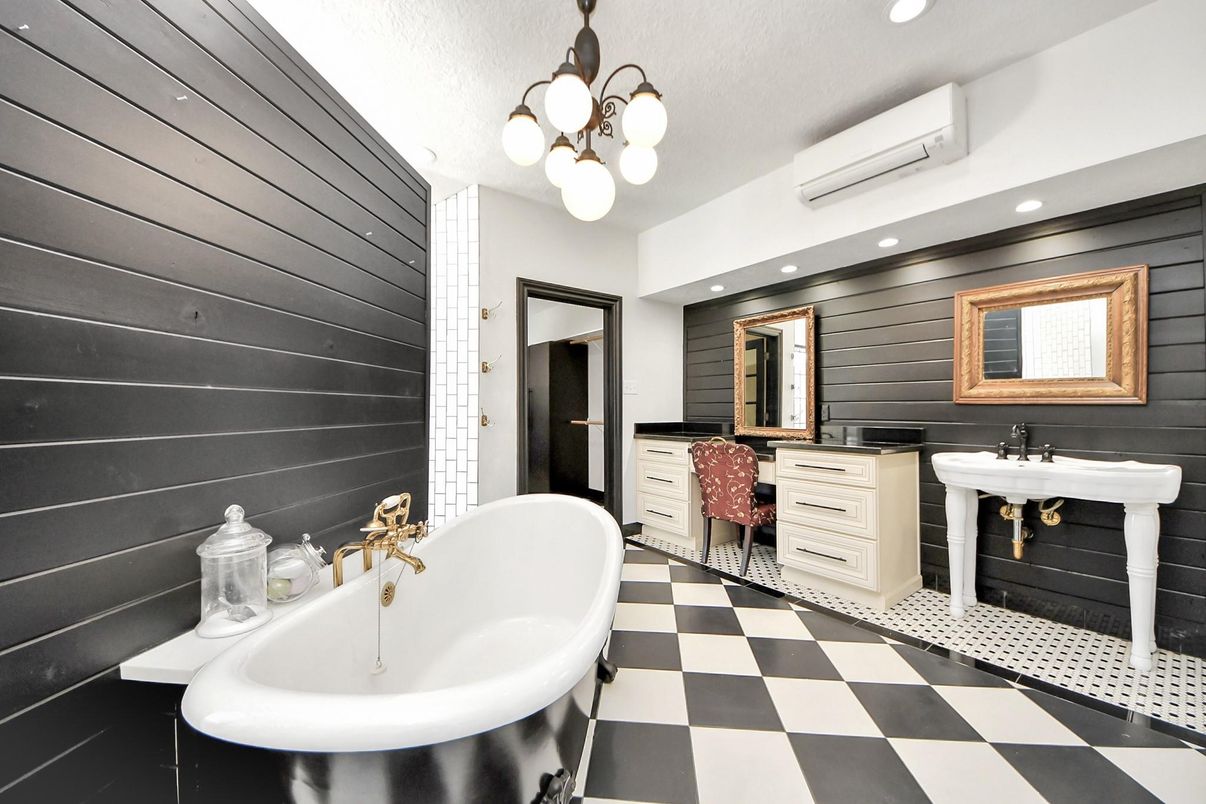 Bathroom, Dual Sink Vanities, Free Standing Baths, Interior, Recessed Lighting