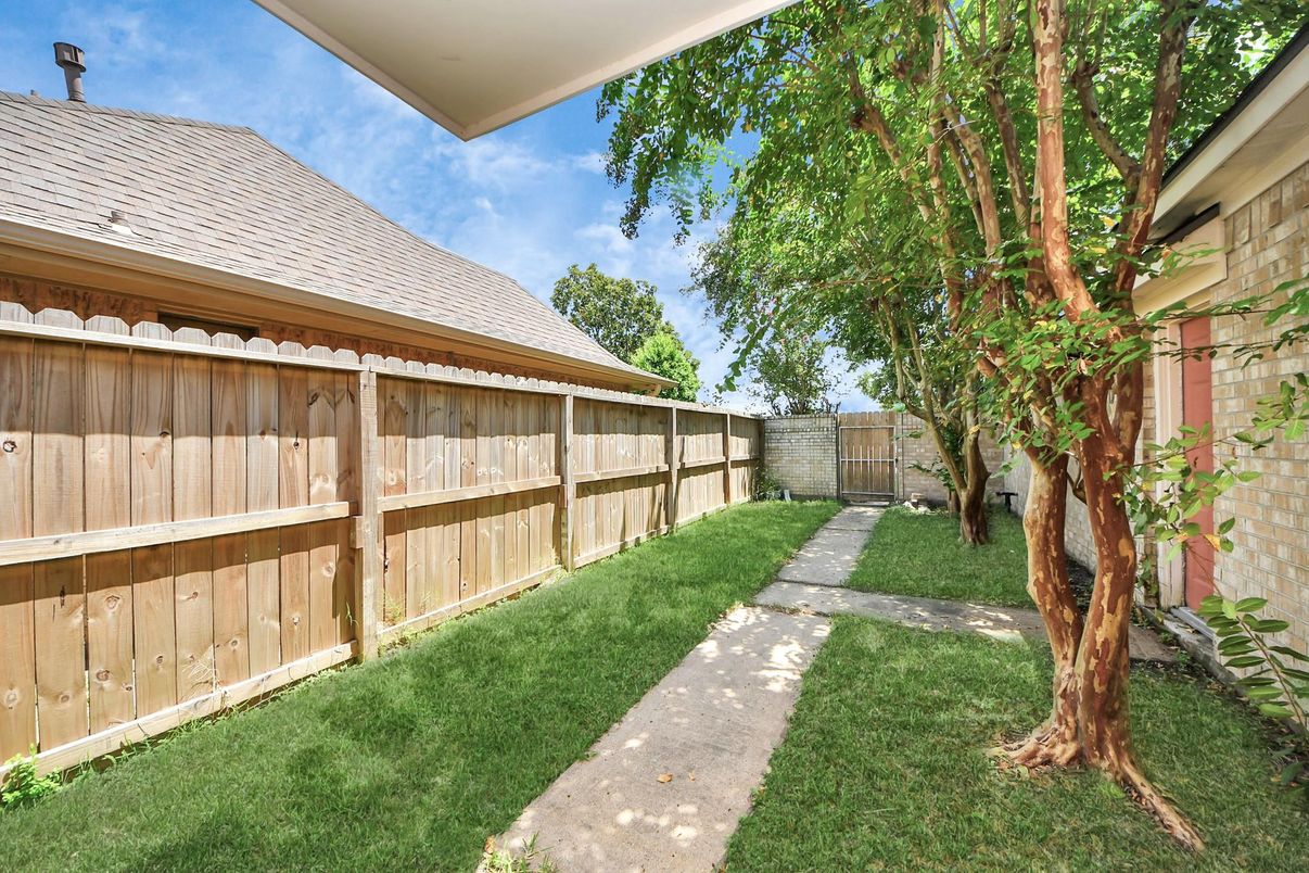 Backyard, Exterior