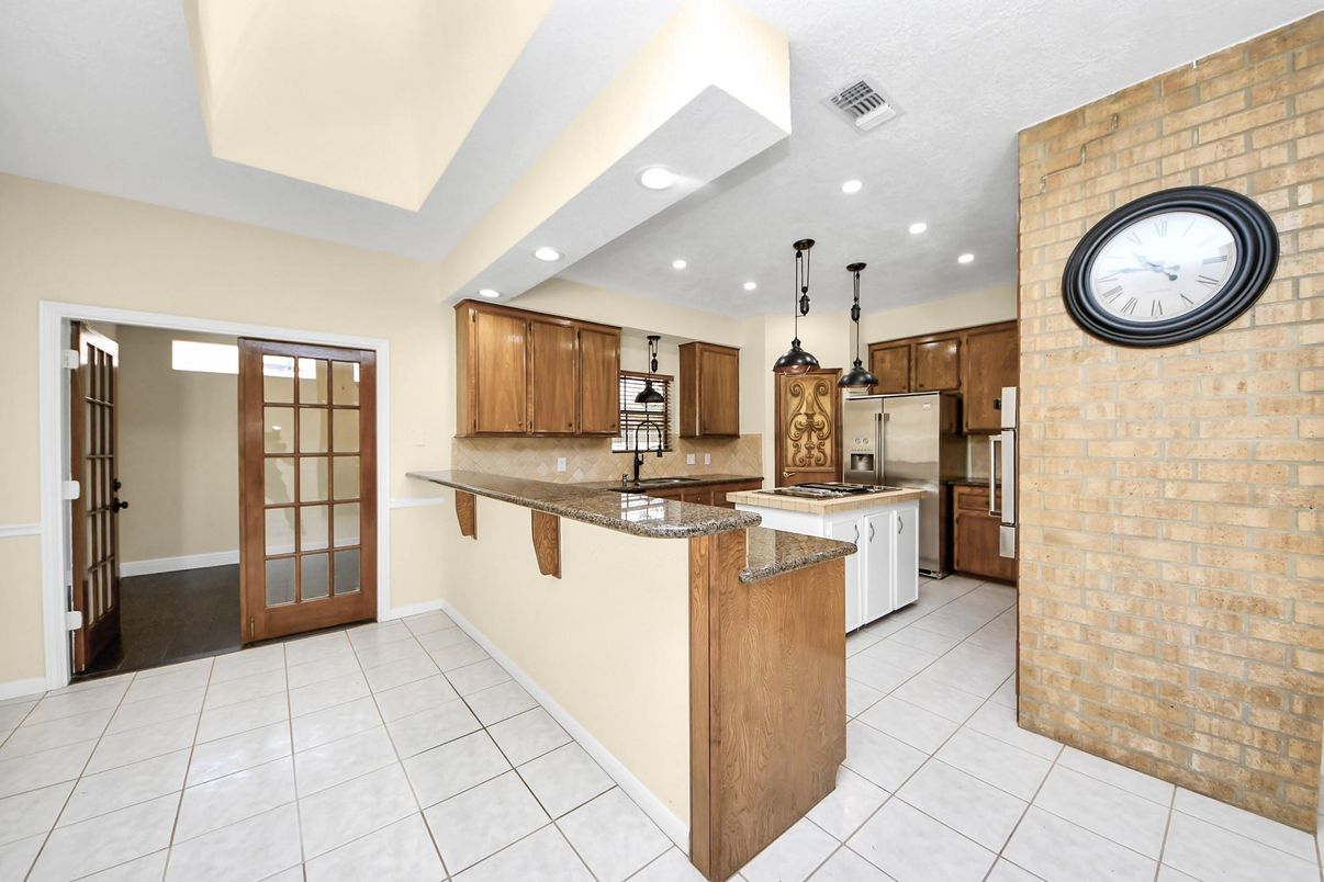 Interior, Kitchen, Pendant Lights, Recessed Lighting, Stone Walls