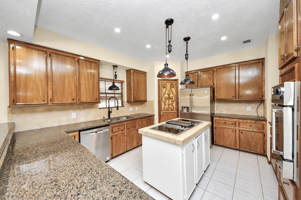Interior, Kitchen, Pendant Lights, Recessed Lighting, Stainless Steel Appliances