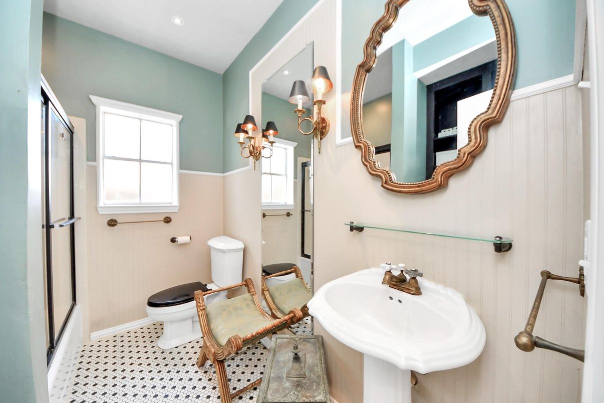 Bathroom, Interior, Recessed Lighting