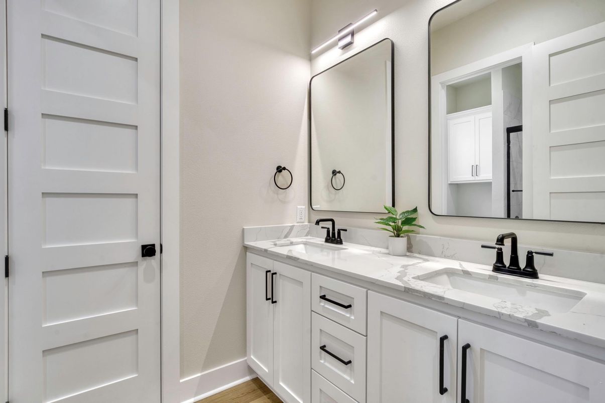 Bathroom, Dual Sink Vanities, Interior
