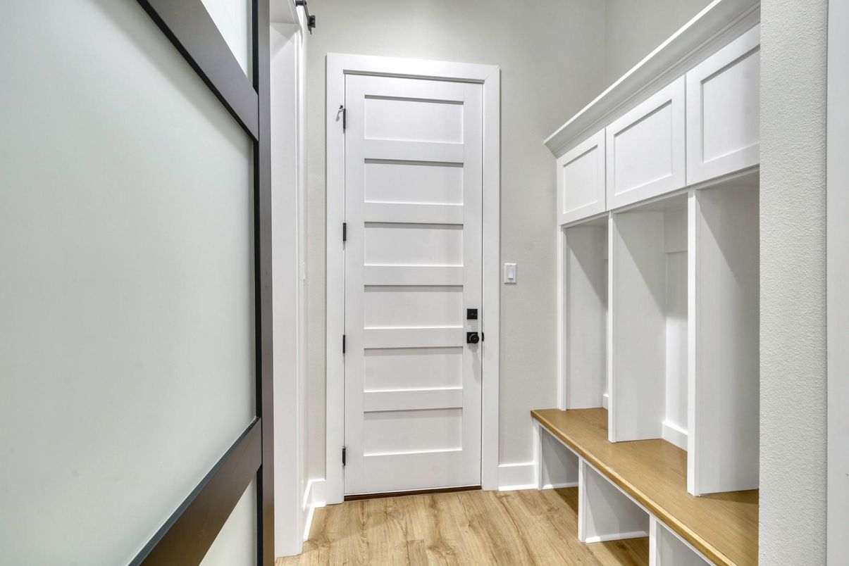 Interior, Walk-in Closets, Wood Texture Flooring