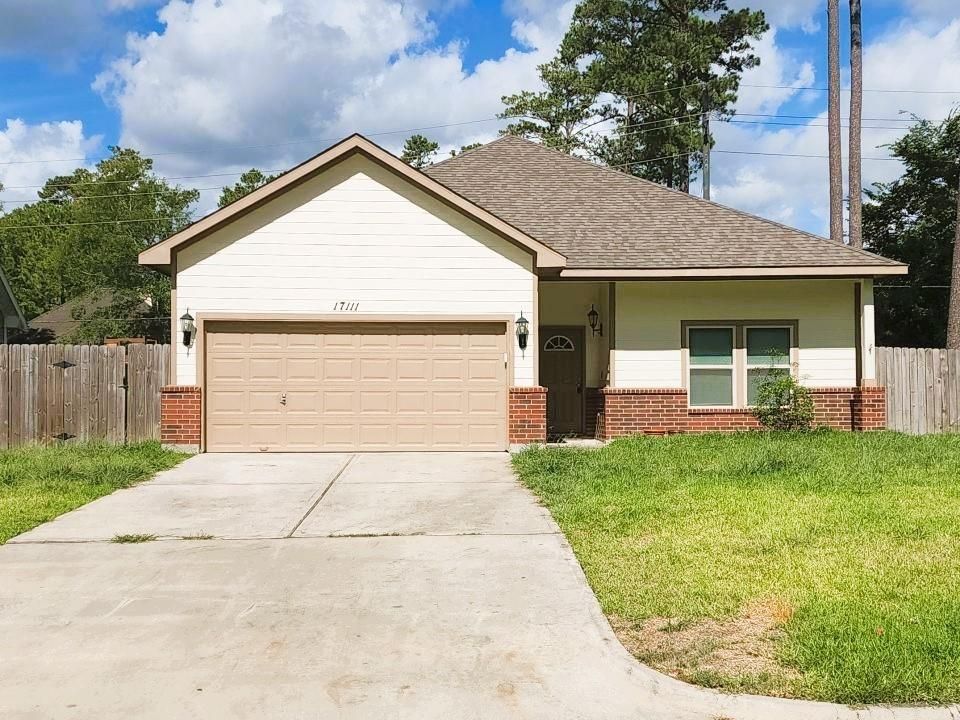 Attached, Exterior, Facade, Brick Facade, Ranch
