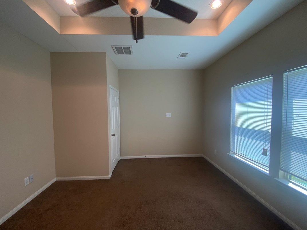 Empty room, Interior, Recessed Lighting