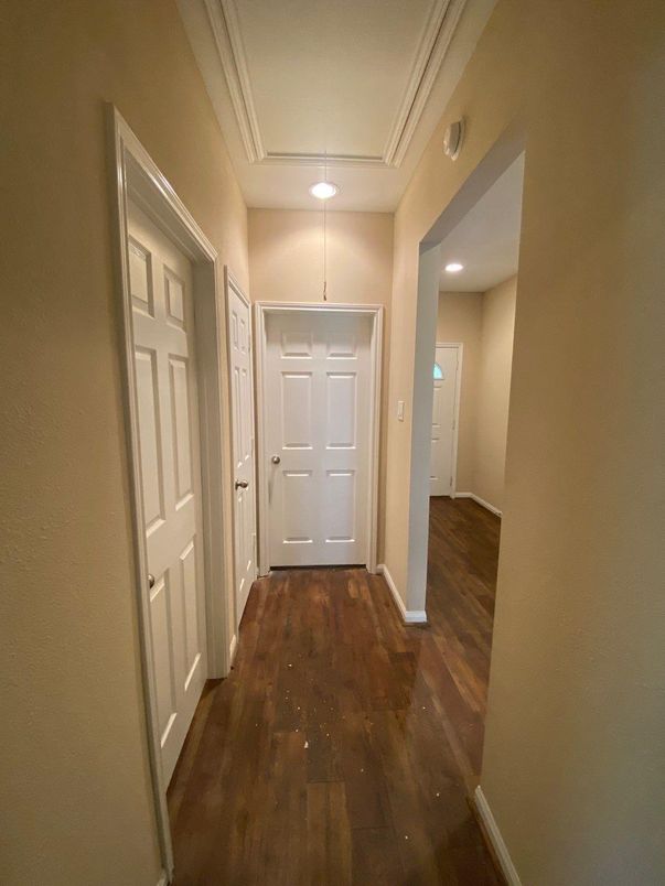 Interior, Recessed Lighting, Wood Texture Flooring