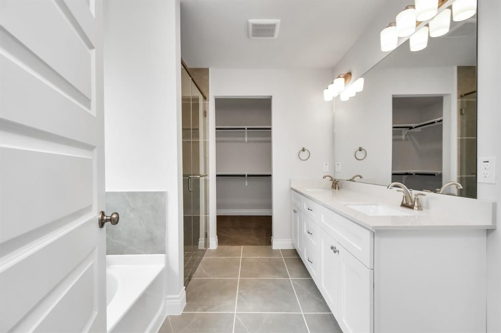Bathroom, Dual Sink Vanities, Interior, Walk-in Closets