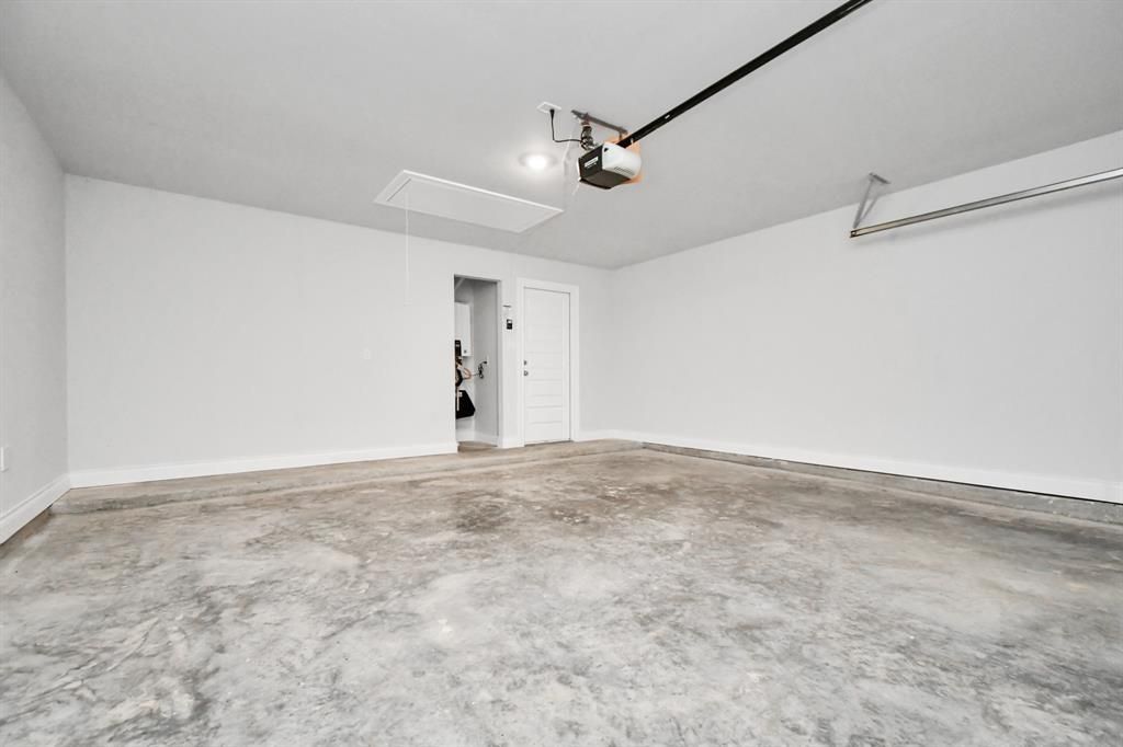 Empty room, Interior
