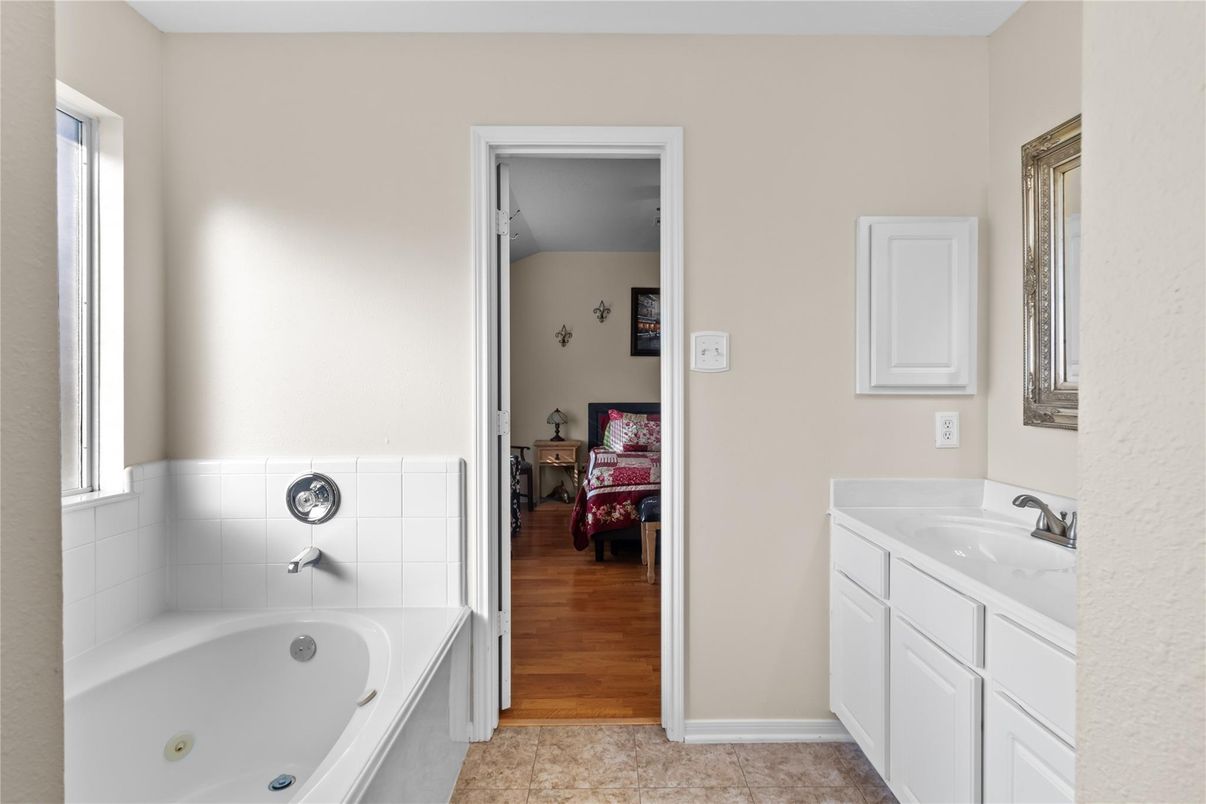 Bathroom, Dual Sink Vanities, Interior, Wood Texture Flooring