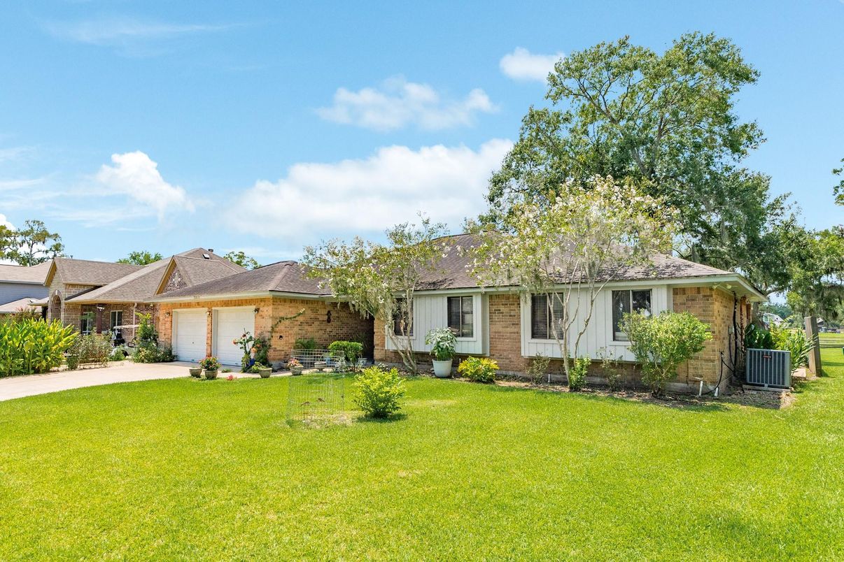 Attached, Backyard, Exterior, Facade, Brick Facade, Ranch
