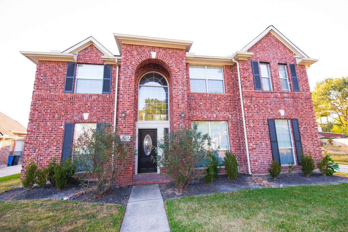 Exterior, Facade, Brick Facade, Brick Traditional