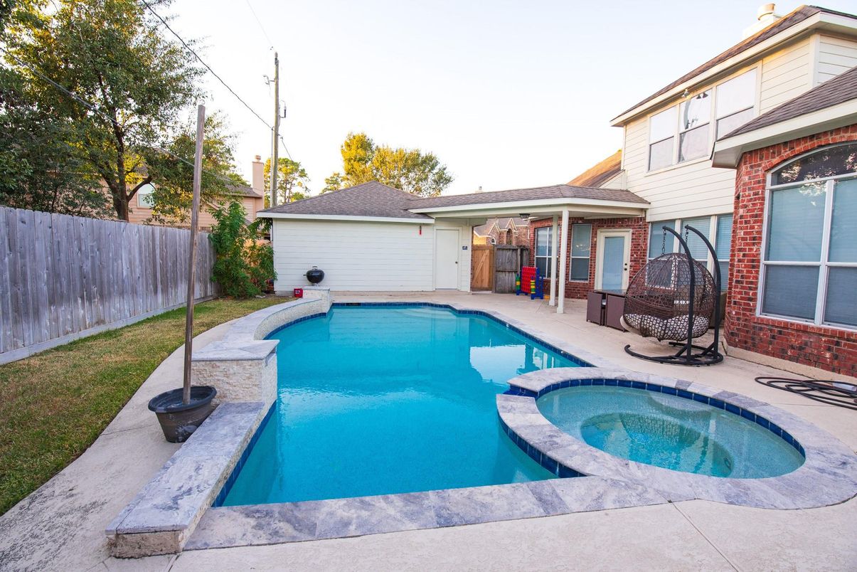 Exterior, Pool