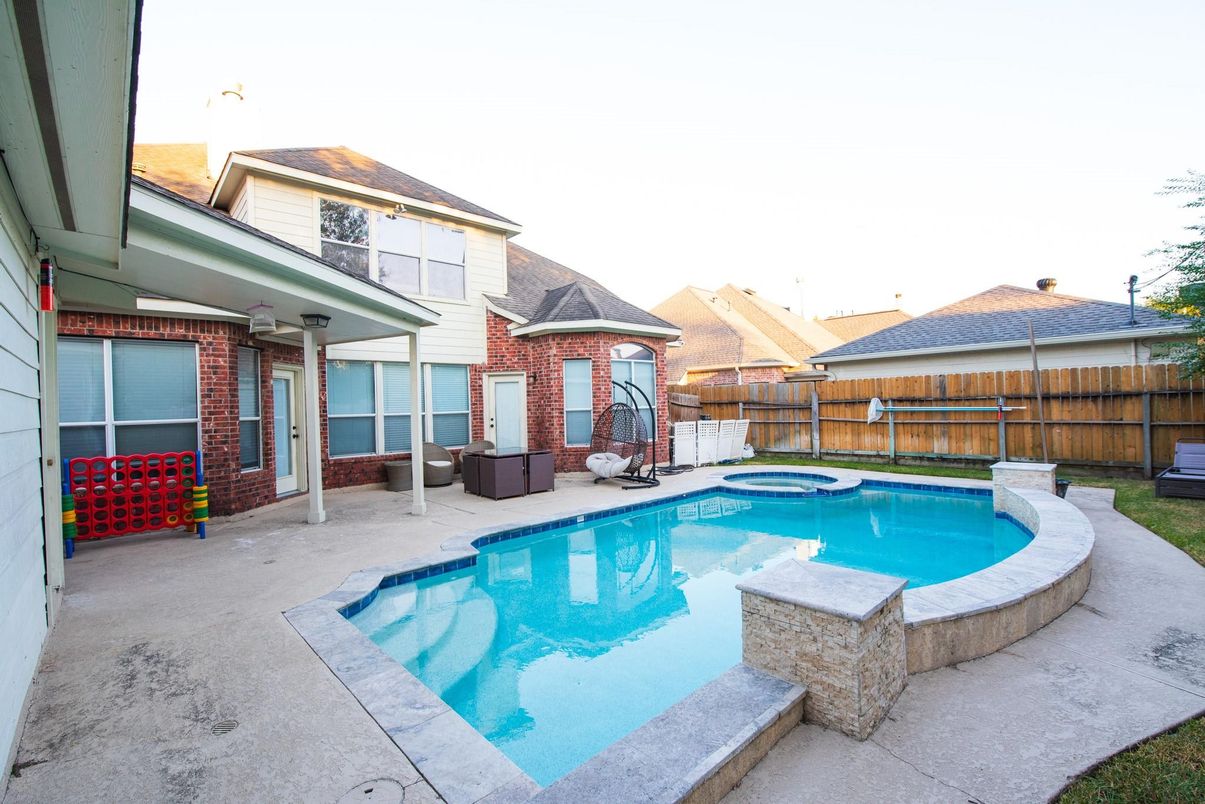 Exterior, Pool