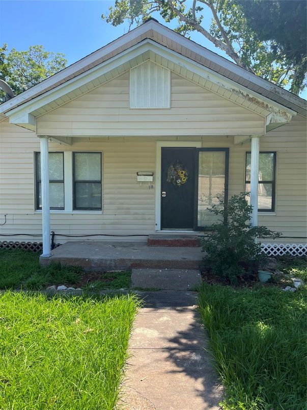 Exterior, Facade, None