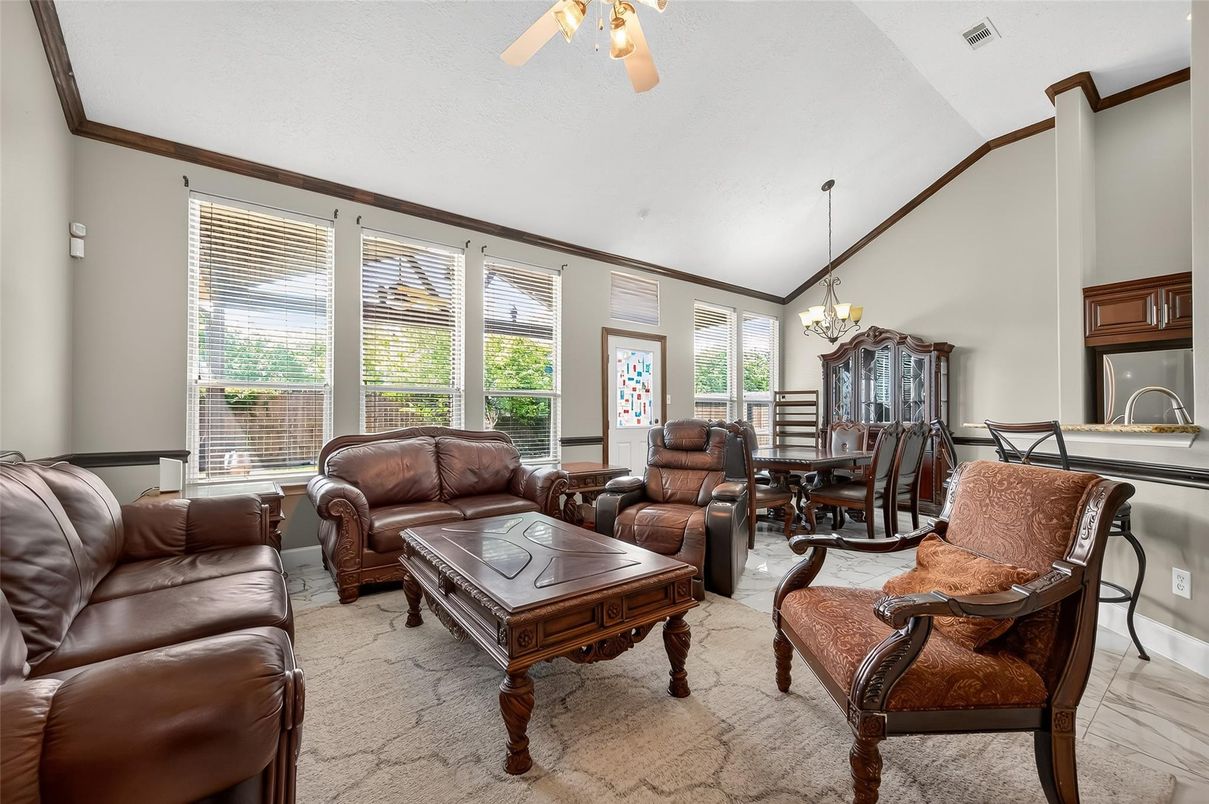 Chandelier, Dining room, Interior, Living room