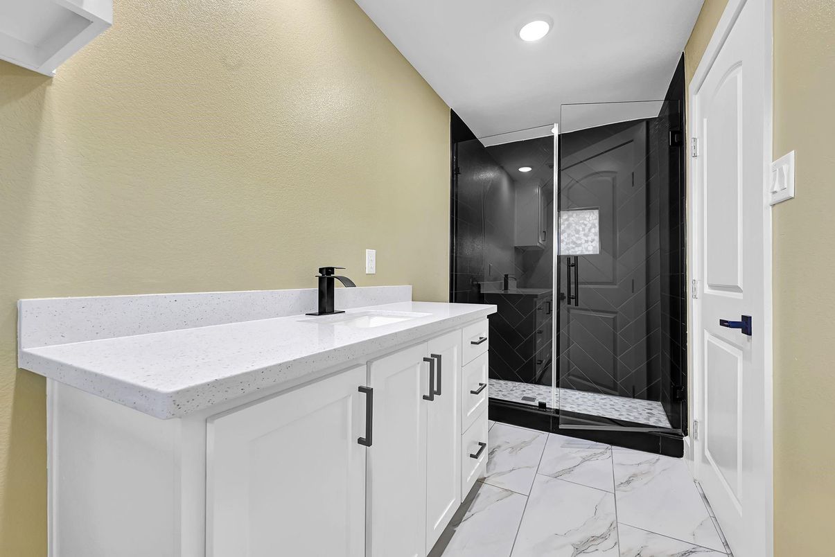 Bathroom, Interior, Marble, Recessed Lighting