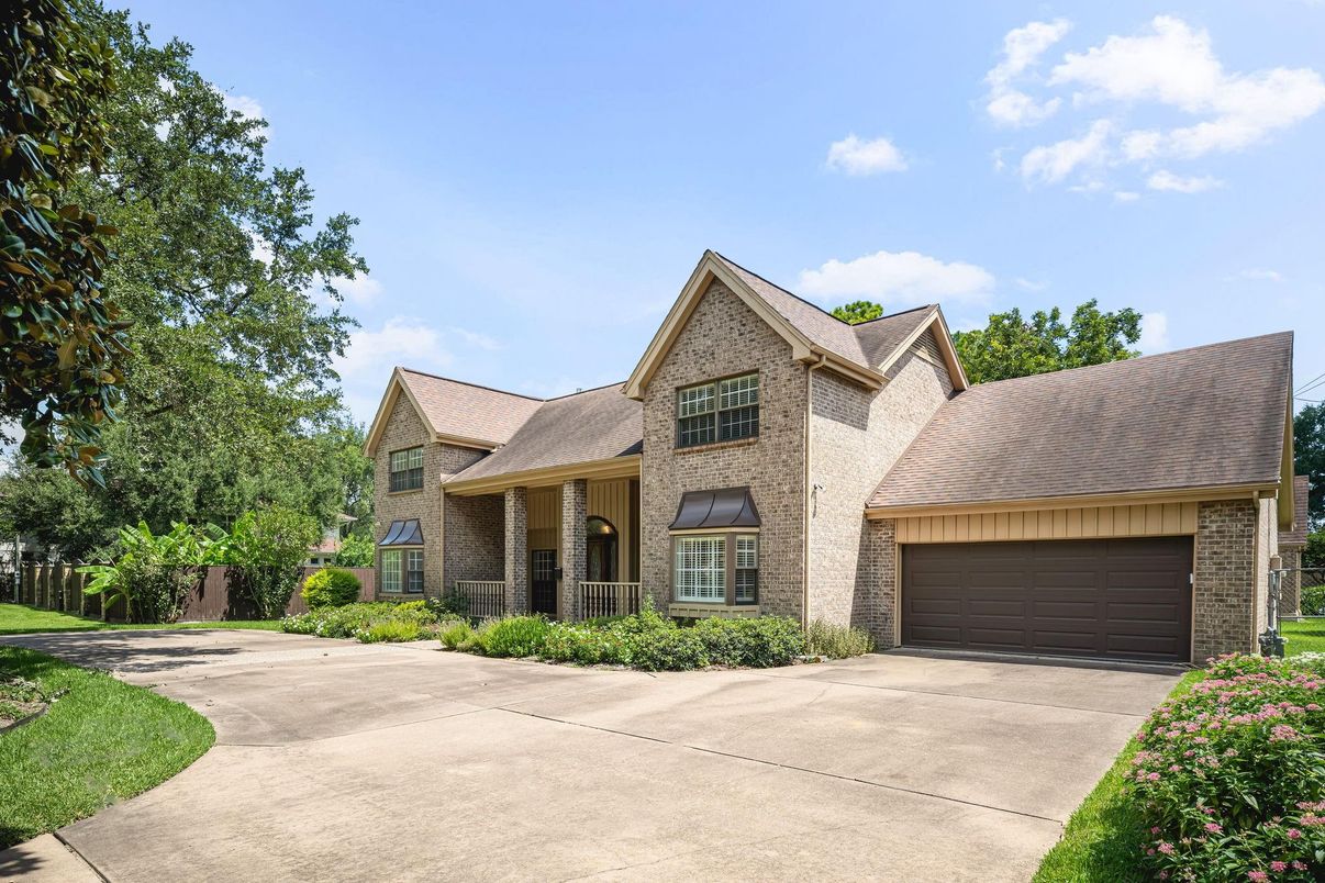 Attached, Exterior, Facade, Brick Facade, Brick Traditional