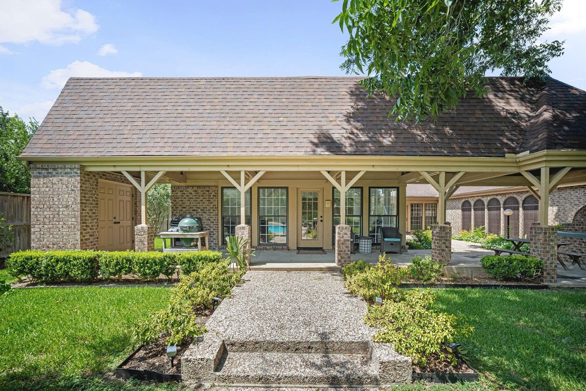 Exterior, Facade, Brick Facade, Cape Cod