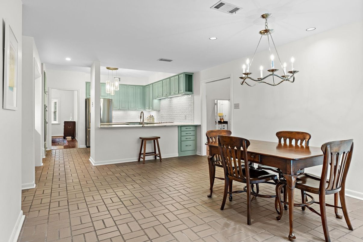 Chandelier, Dining room, Interior, Kitchen, Pendant Lights, Recessed Lighting, Stainless Steel Appliances