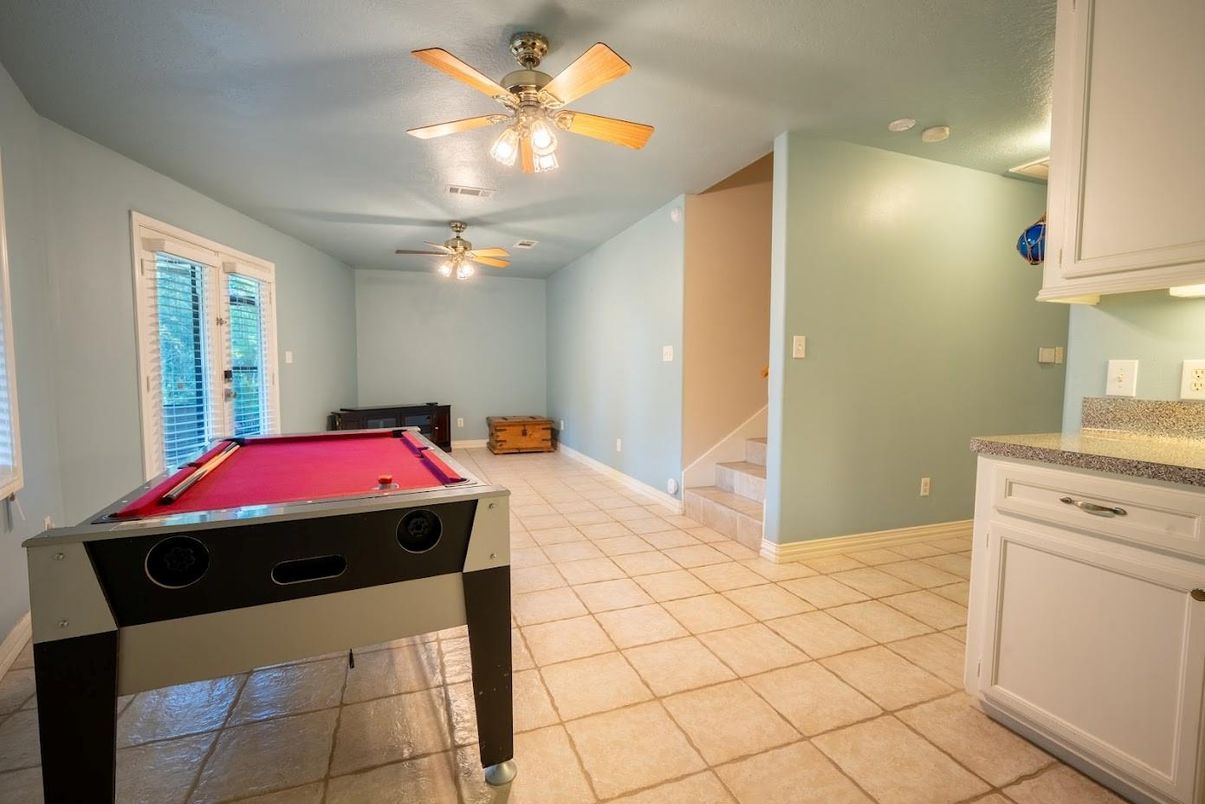 Billiard Table, Game Room, Interior
