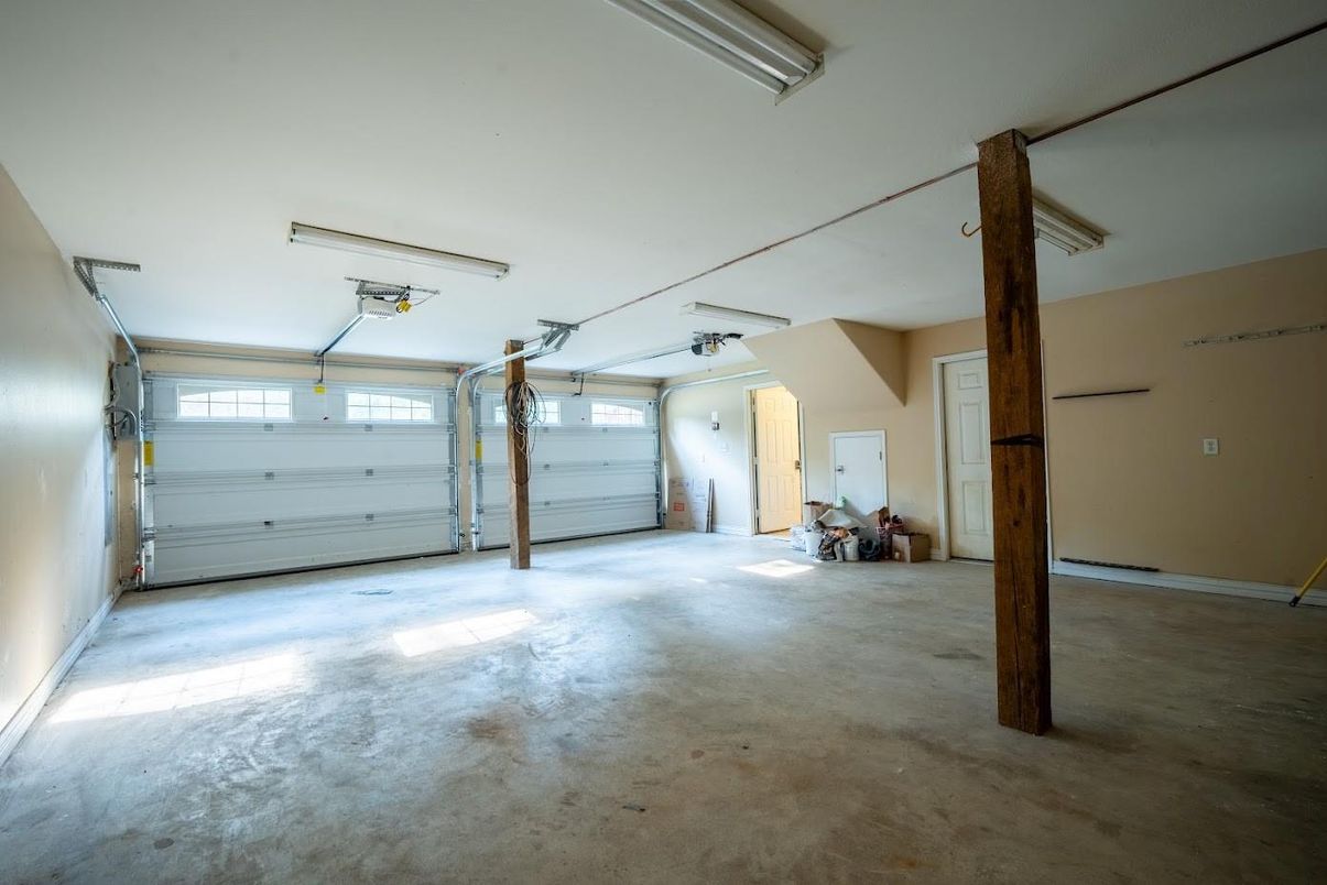 Garage, Interior
