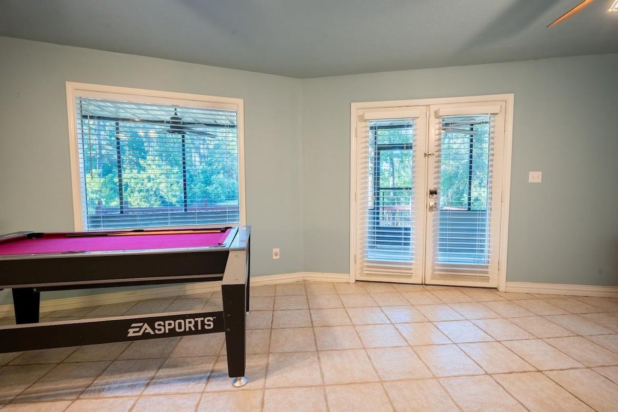 Billiard Table, Game Room, Interior