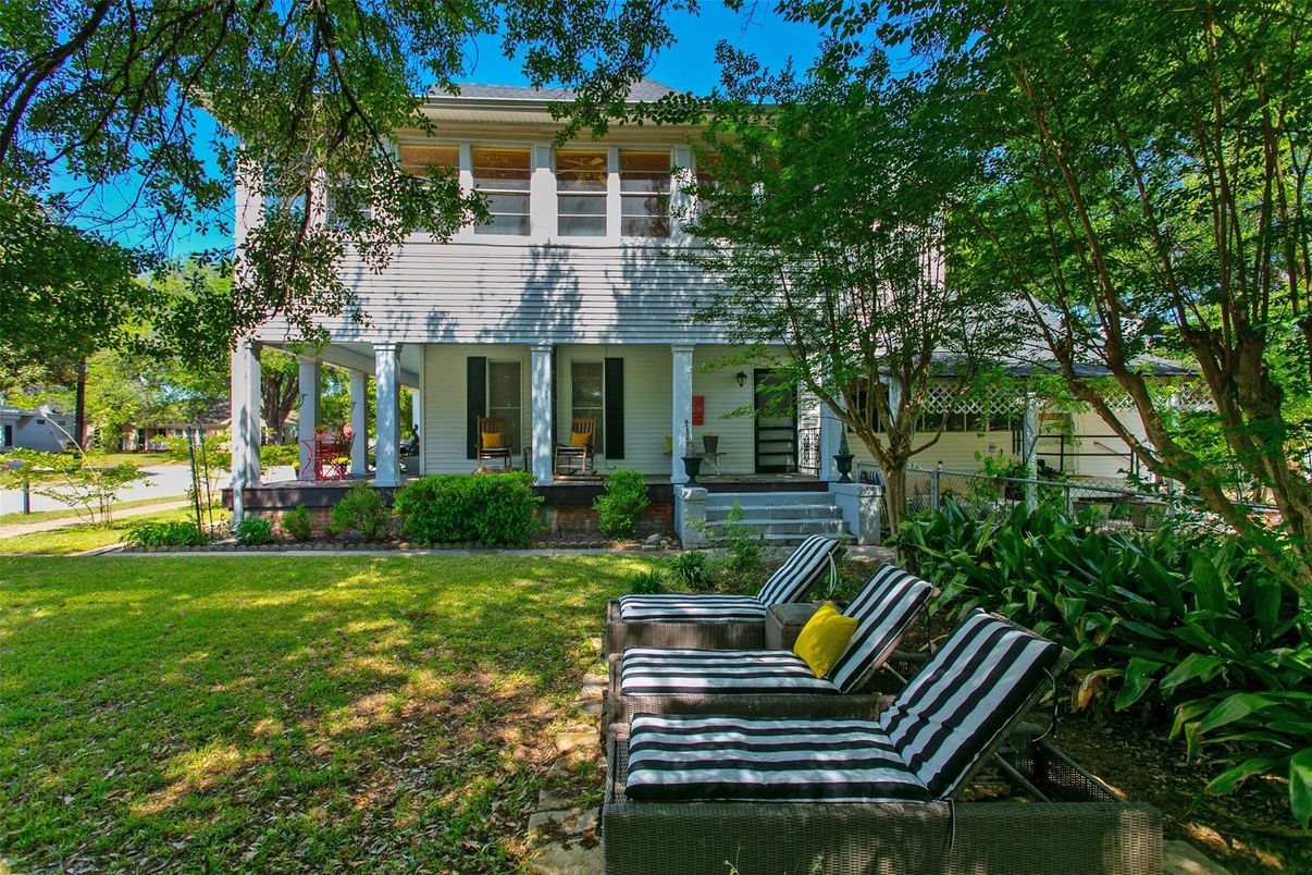 Backyard, Exterior, Facade, American Foursquare