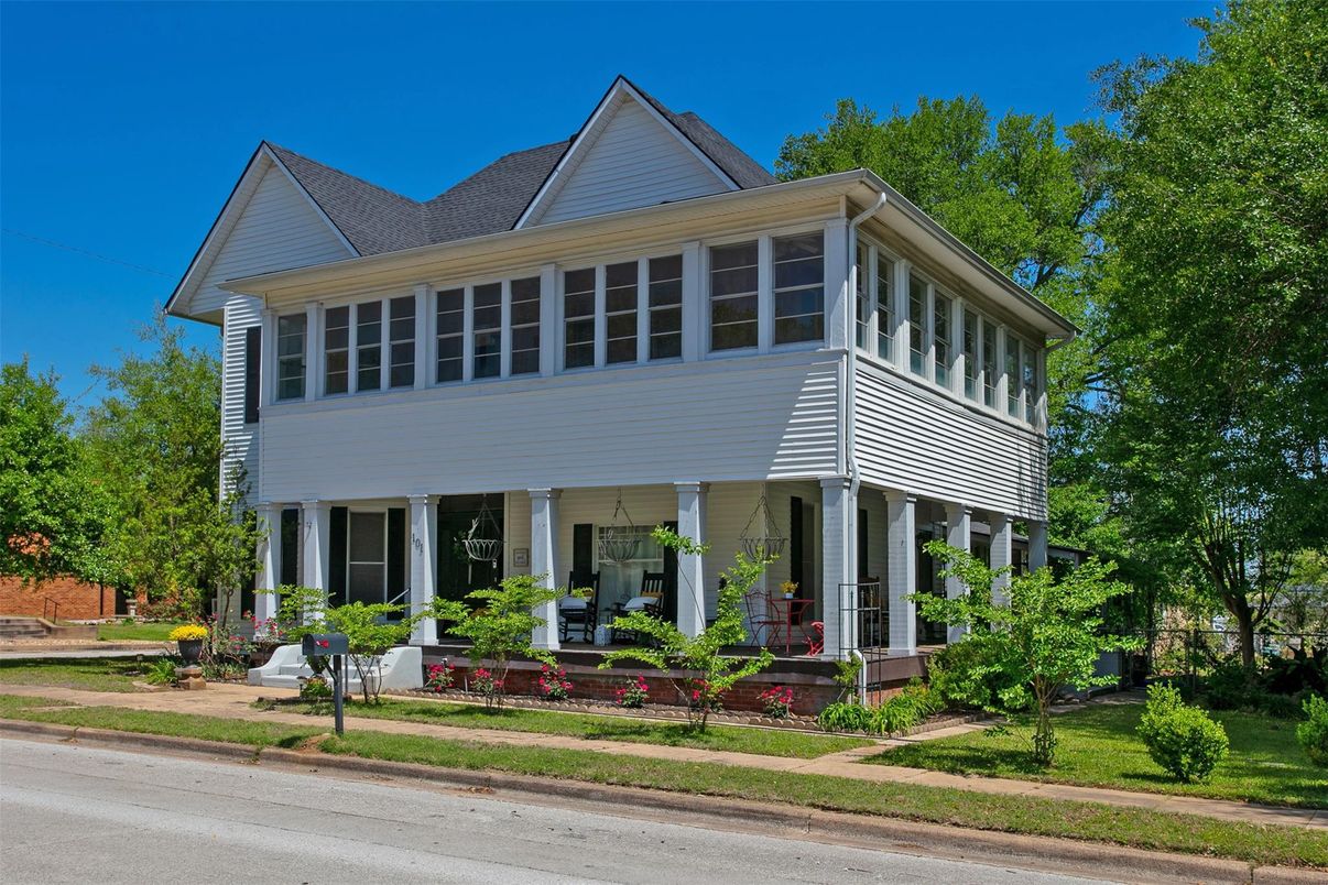Exterior, Facade, Queen Anne Victorian