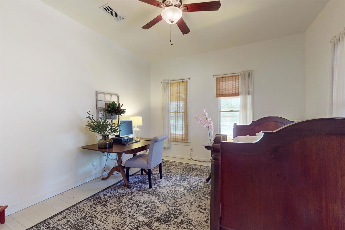 Home Office, Interior