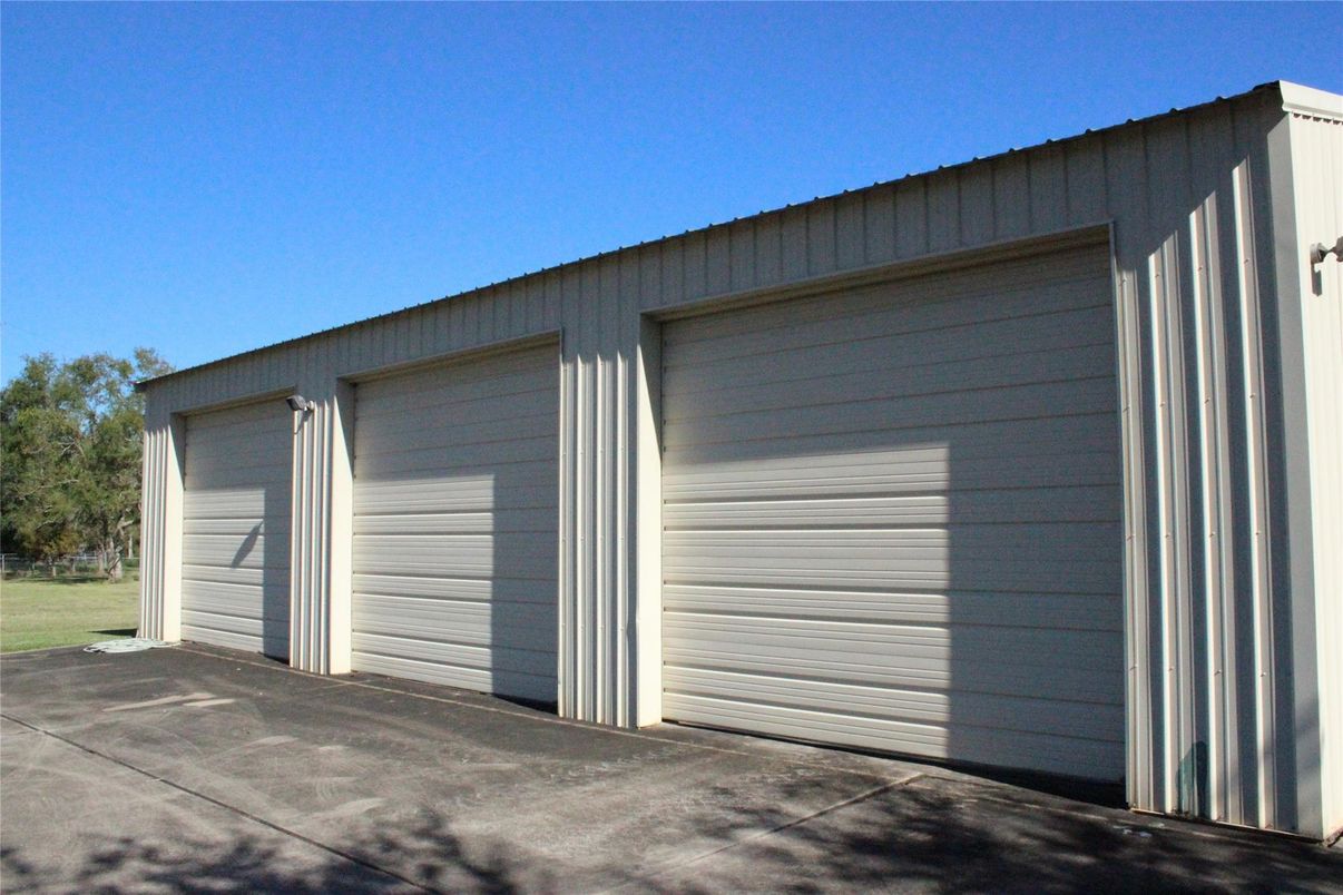 Detached Garage, Exterior