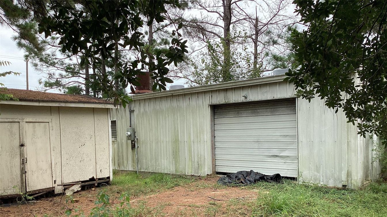 Detached Garage, Exterior