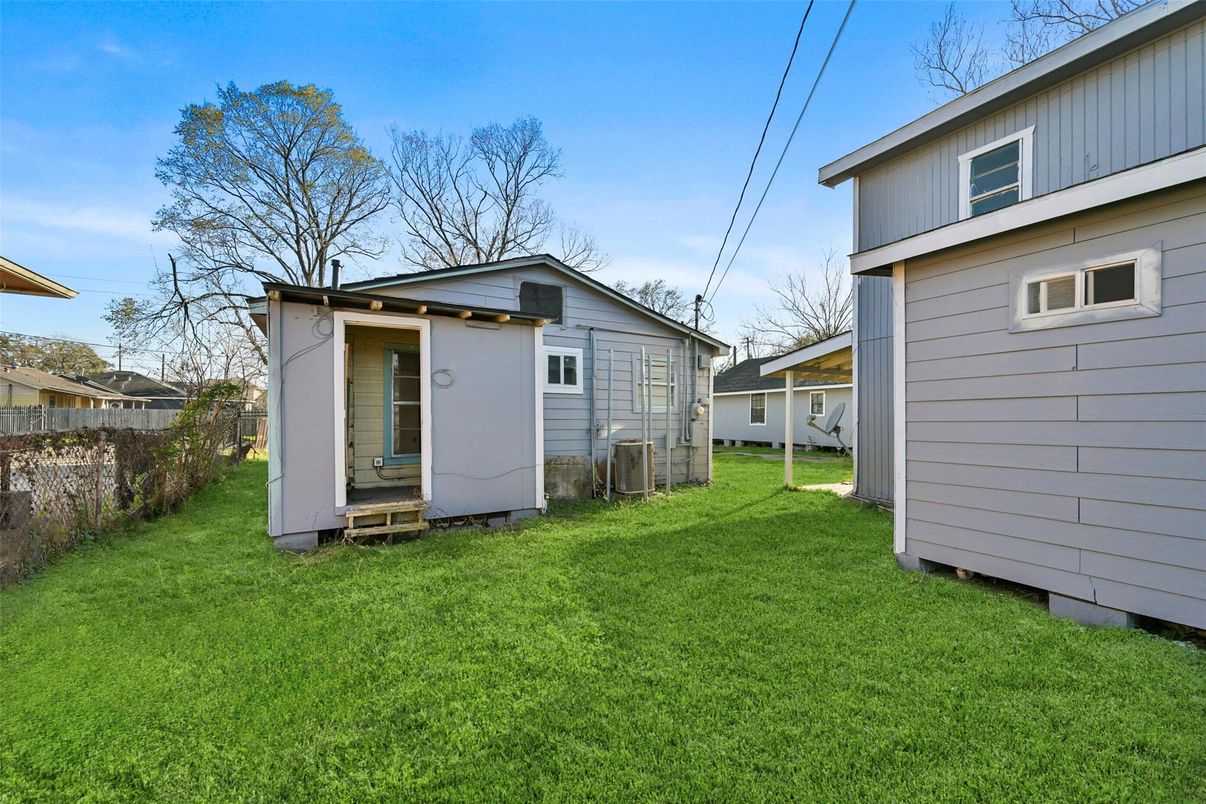 Backyard, Exterior