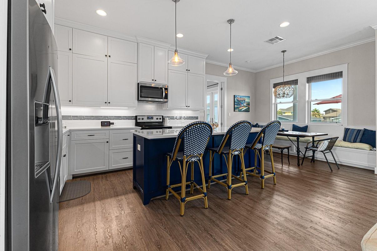 Dining room, Interior, Kitchen, Pendant Lights, Recessed Lighting, Stainless Steel Appliances, Wood Texture Flooring