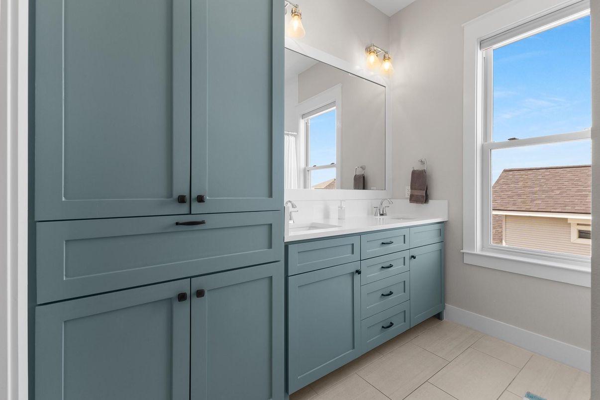 Bathroom, Dual Sink Vanities, Interior