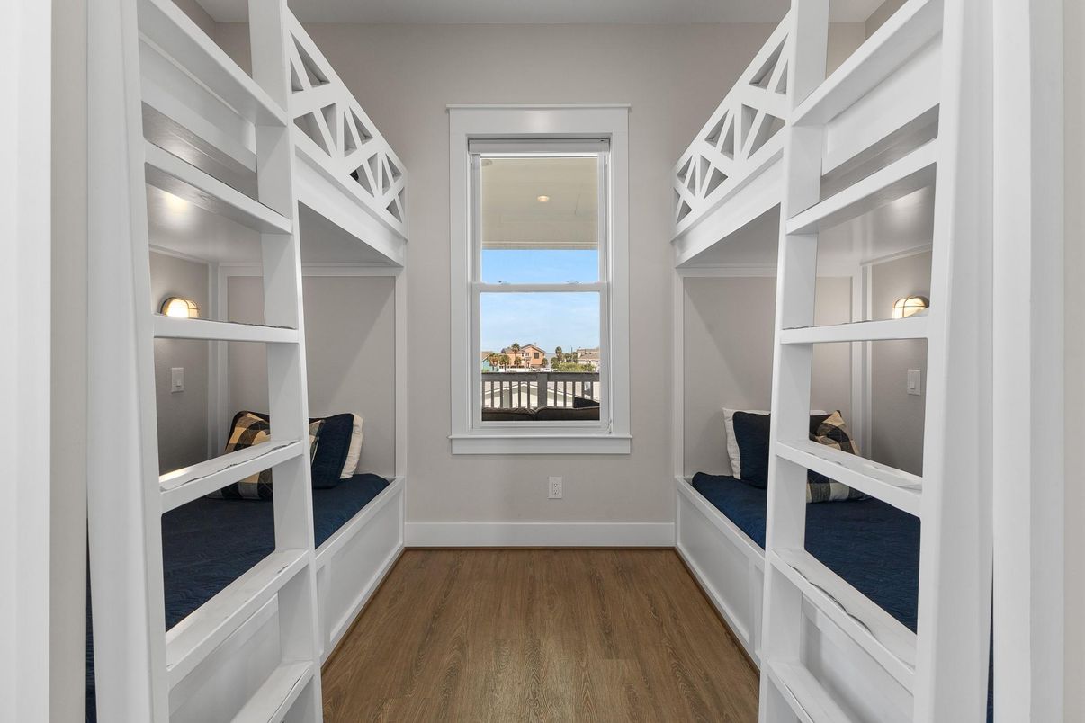Interior, Recessed Lighting, Walk-in Closets, Wood Texture Flooring